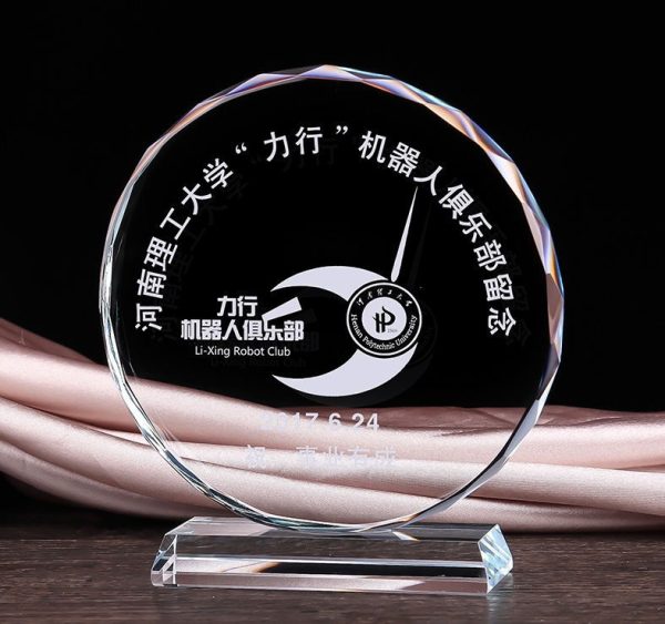 A simple round crystal award with patterned edge